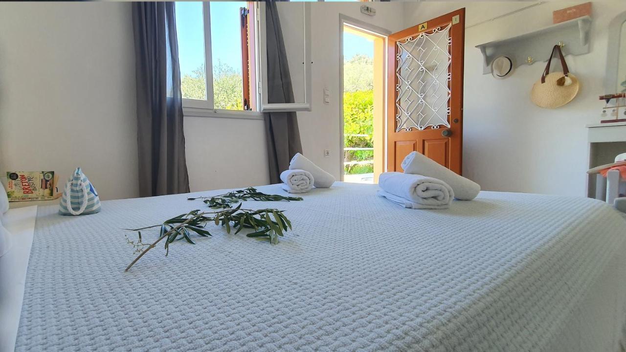 Aphrodite Studios & Apt With Pool Lákka Buitenkant foto